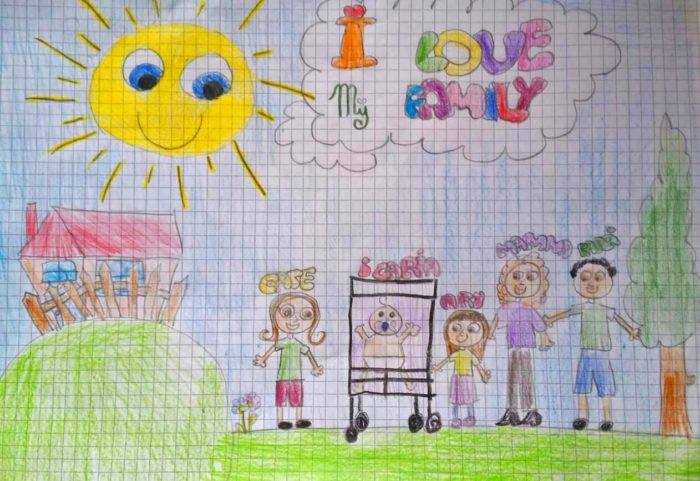 Trasformare i disegni dei bambini in gioielli