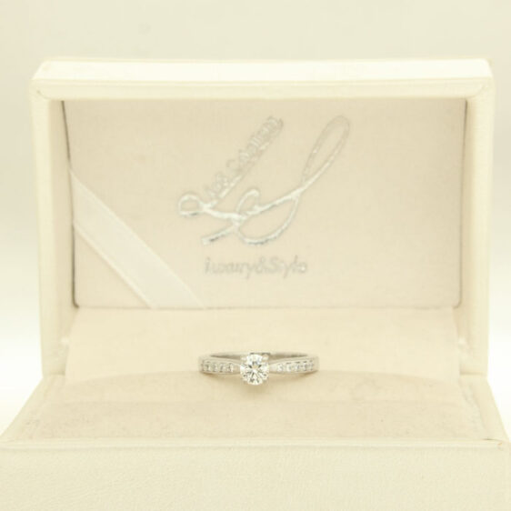 Anello-fidanzamento-con-diamanti