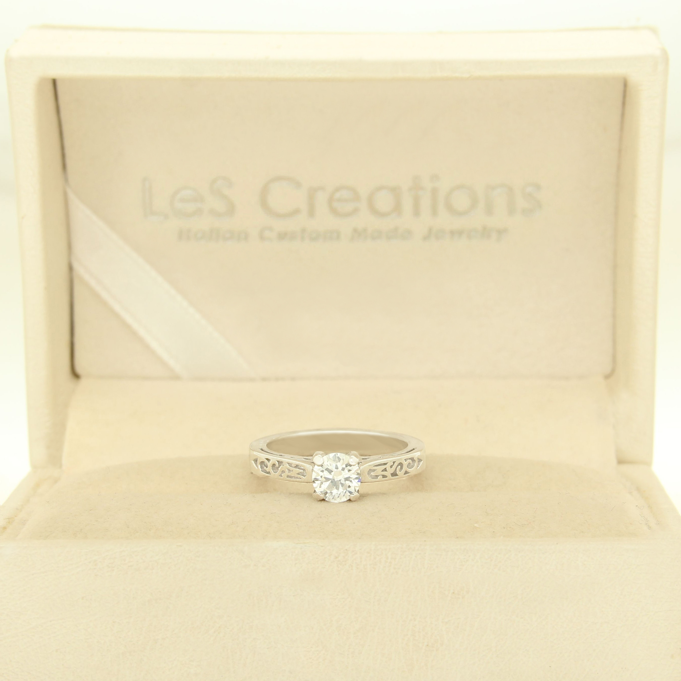 Anello-solitario-in-platino